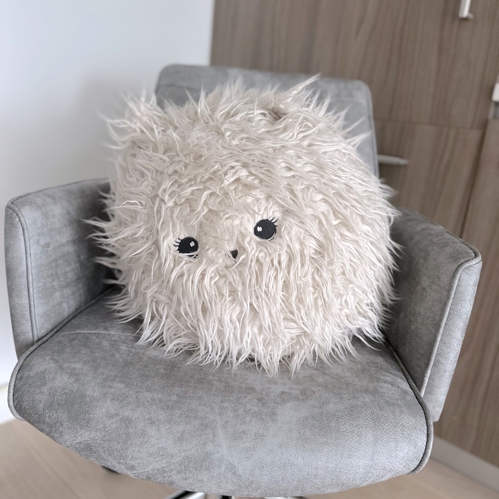 Fluffy Cream Round Pillow